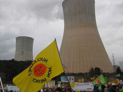 Manifestation anti-nucléaire à la centrale de Tihange, ce dimanche 15 mars 2015